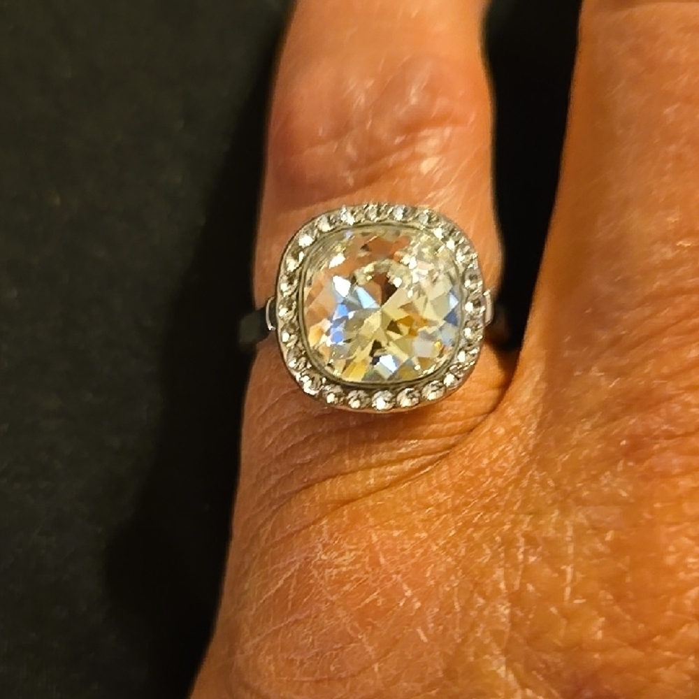 Vintage Elegant Silver Tone Crystal Ring